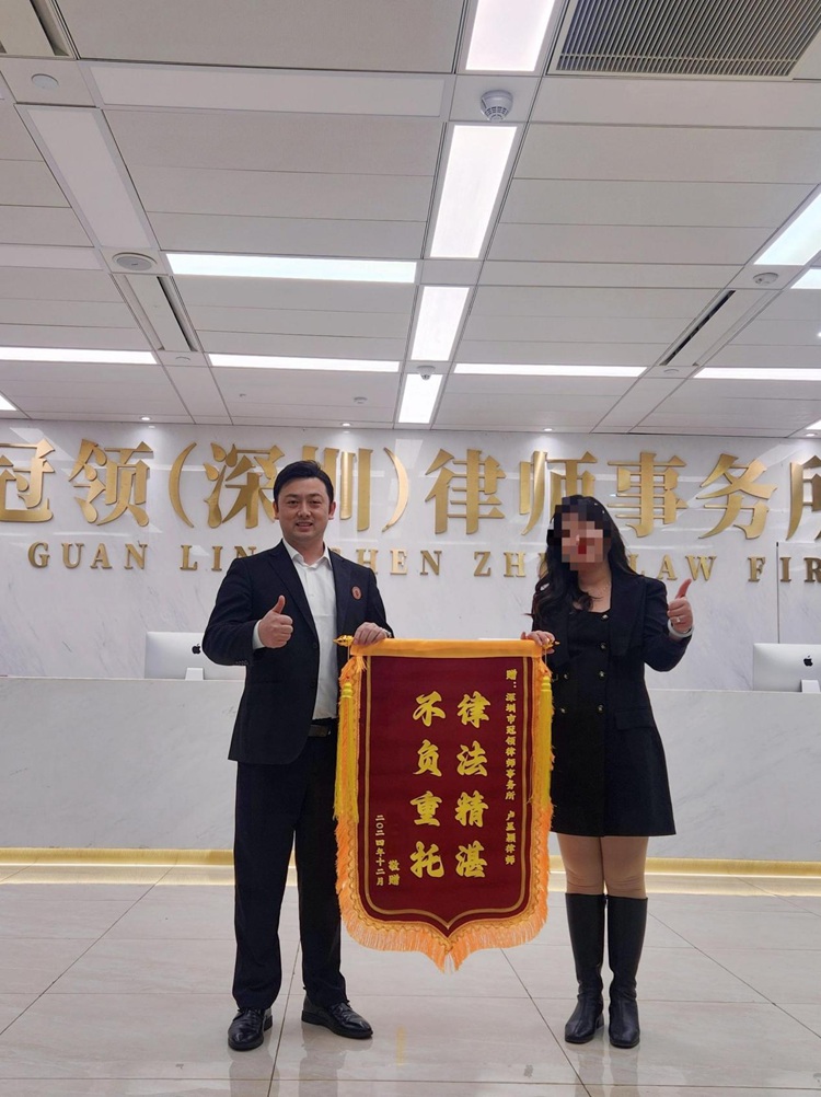 母亲护女心切怒砸对方轿车，冠领律师全力以赴助其获不起诉决定