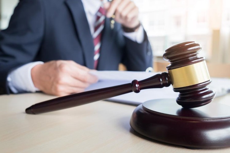 以投资为由欺骗他人抵押房产，冠领律师依法辩护助嫌疑人获不起诉决定