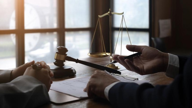 与同事发生争执涉嫌故意伤害，冠领律师依法辩护助嫌疑人获不起诉决定