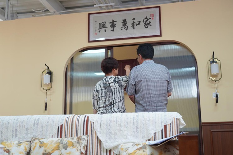 亡夫三段婚史阻断隔代遗赠路，律师以证据链助七旬老人完成公证