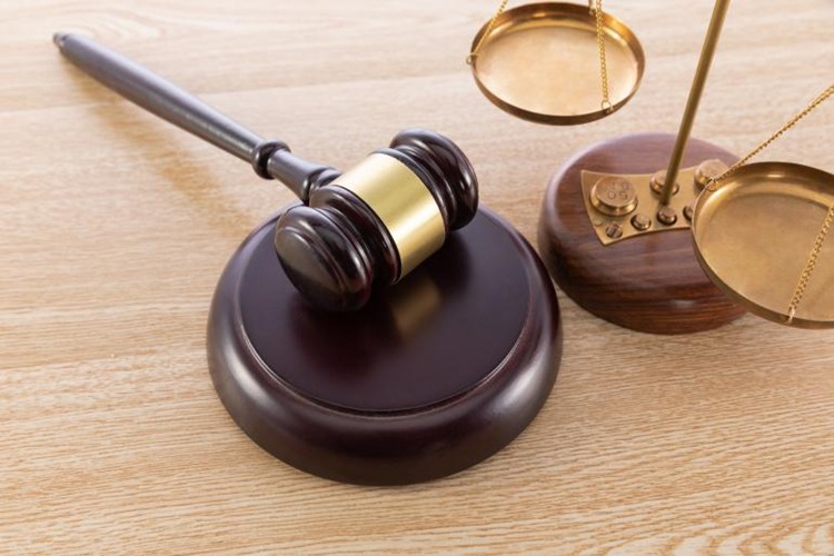 冠领律师担任广东深圳某刑事案件辩护人，依法辩护助嫌疑人取保候审