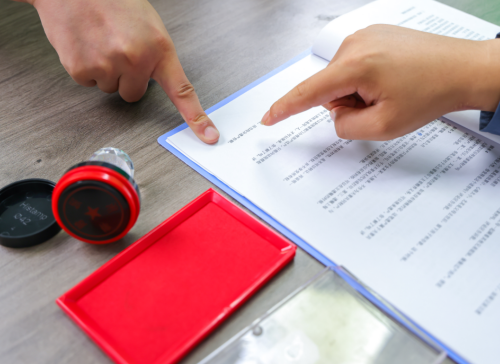 女子费心借给好友200万元却被拖欠，冠领律师筑牢证据链助其锁定还款责任-1